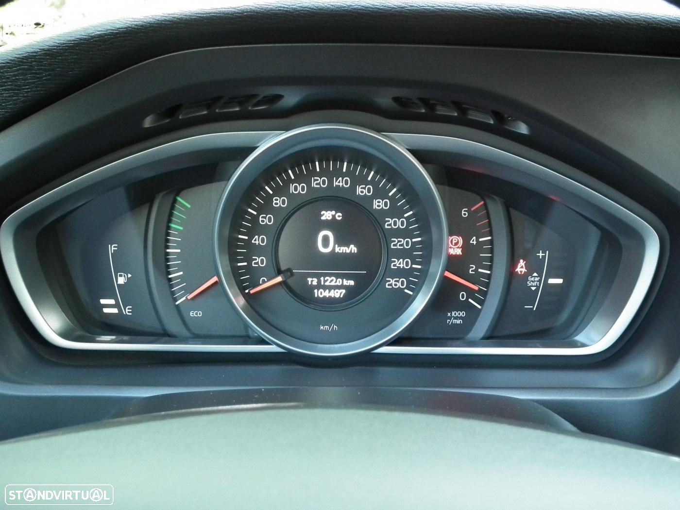 Volvo V40 2.0 D3 Momentum - 25
