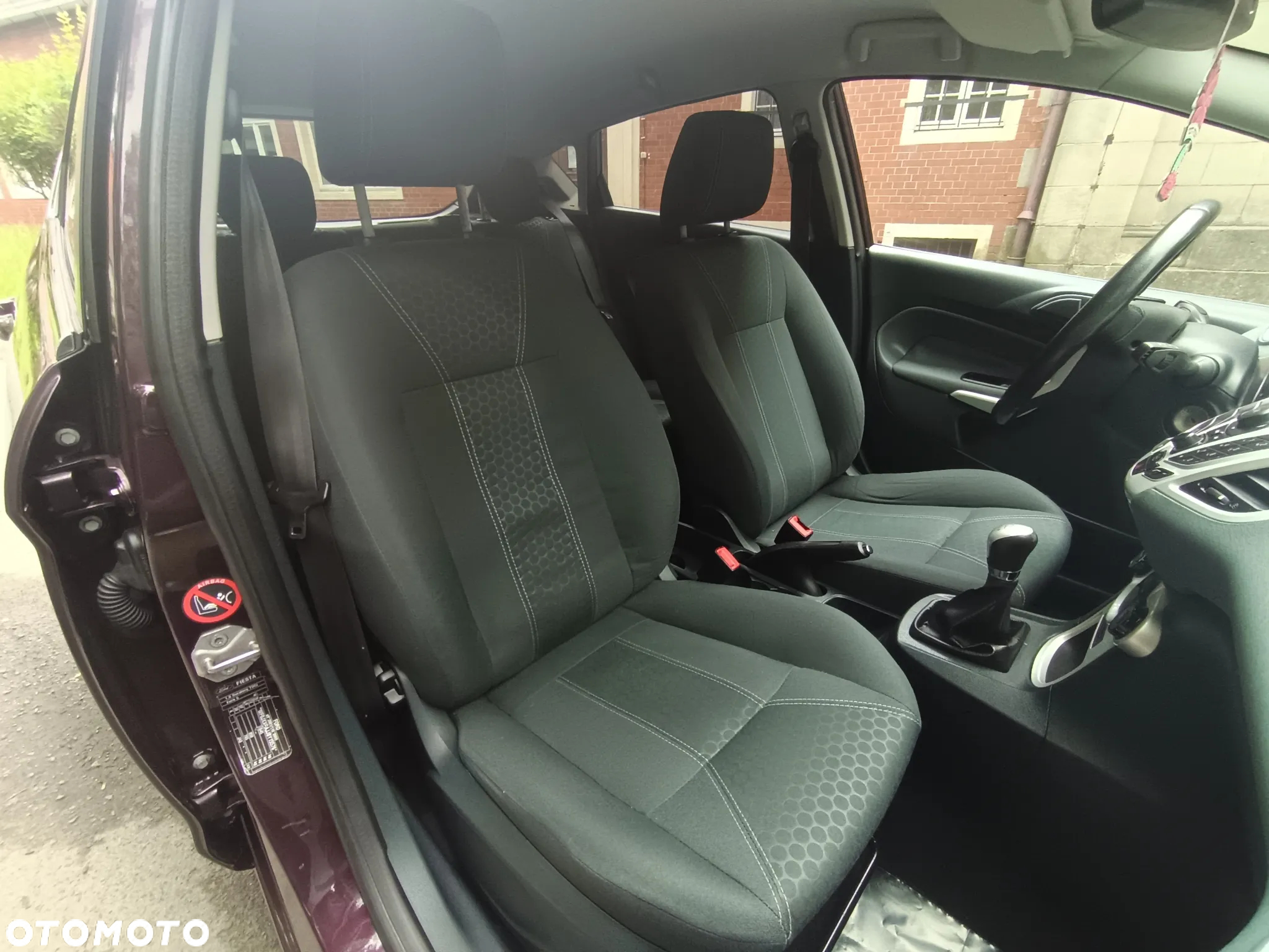 Ford Fiesta 1.6 TDCi DPF Ghia - 11