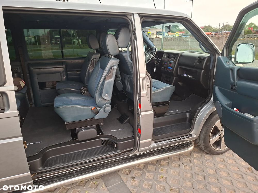 Volkswagen Caravelle - 25