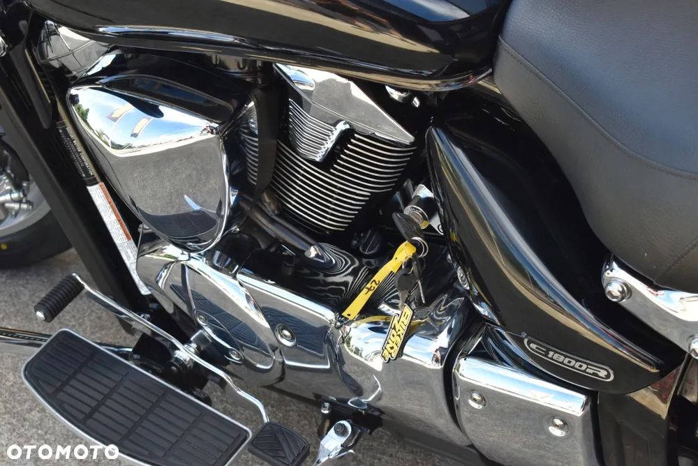 Suzuki Intruder - 19