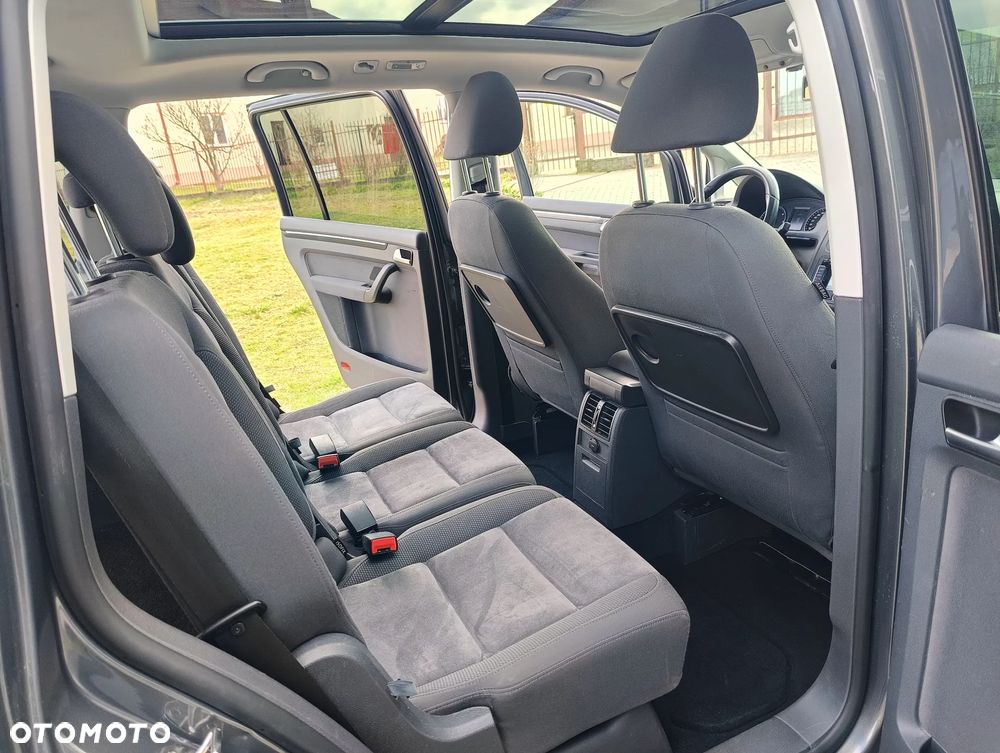 Volkswagen Touran 2.0 TDI DPF BlueMotion Technology Highline - 31