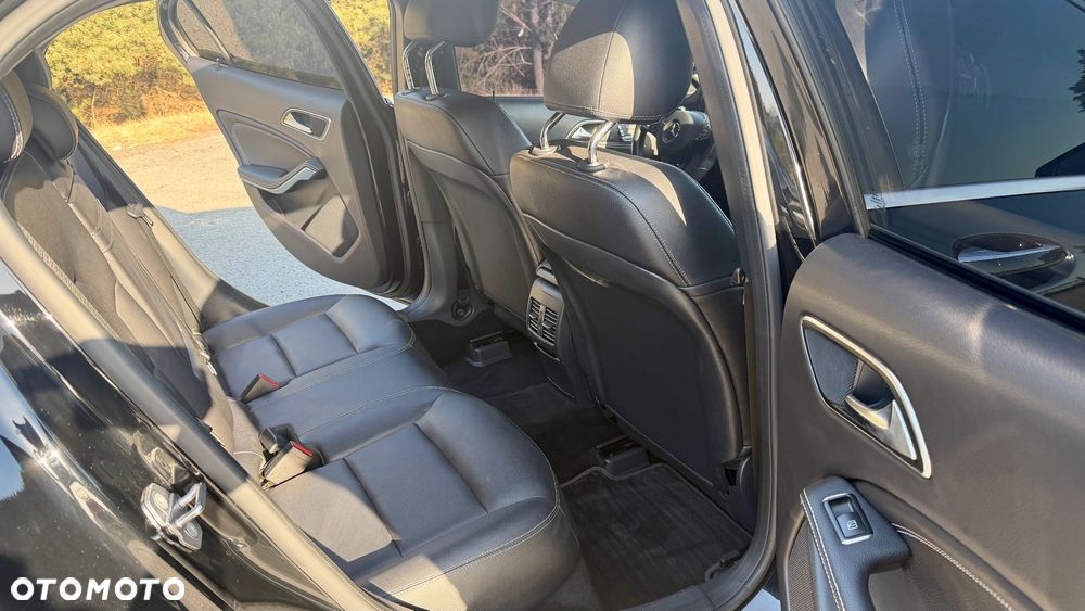 Mercedes-Benz GLA 250 4Matic 7G-DCT AMG Line - 11