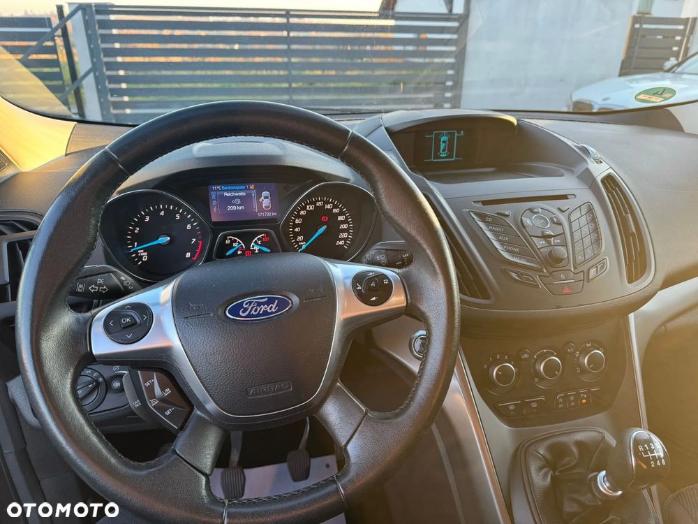 Ford Kuga 1.6 EcoBoost 2x4 Titanium - 12