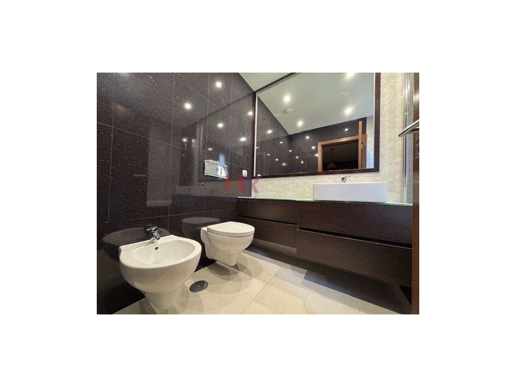 Quinta das Nogueiras Coimbra Vende-se T2 com garagem e elevador. - Grande imagem: 2/27