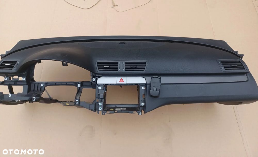 DESKA KOKPIT VW PASSAT B6 - 1