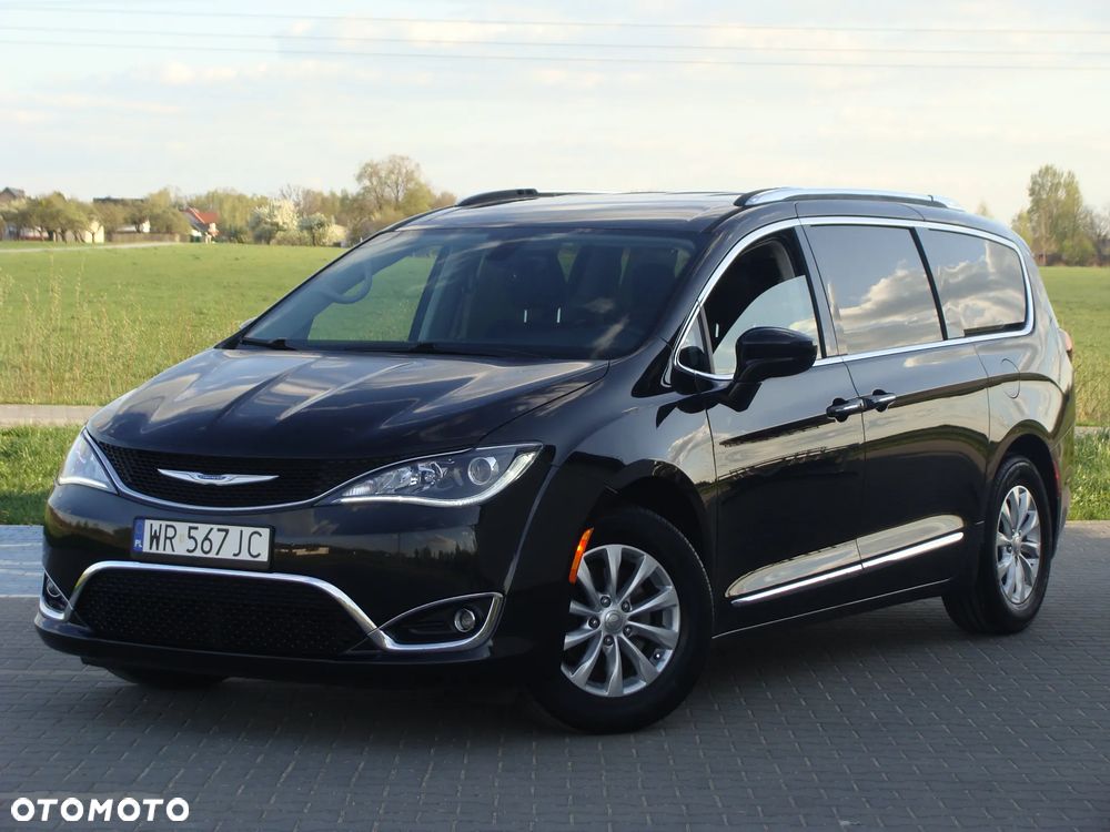 Chrysler Pacifica - 1