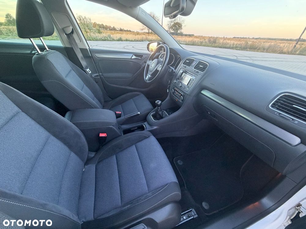 Volkswagen Golf - 22