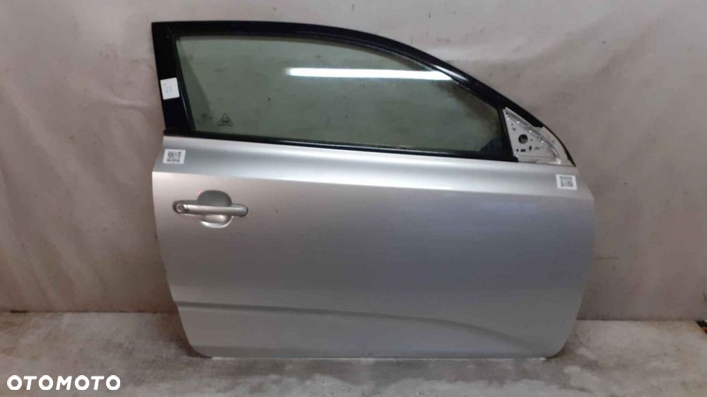 /  DRZWI PRZÓD PRZEDNIE PRAWE KIA PROCEED CEED 3D 3 DRZWI SREBRNE 9S - 1