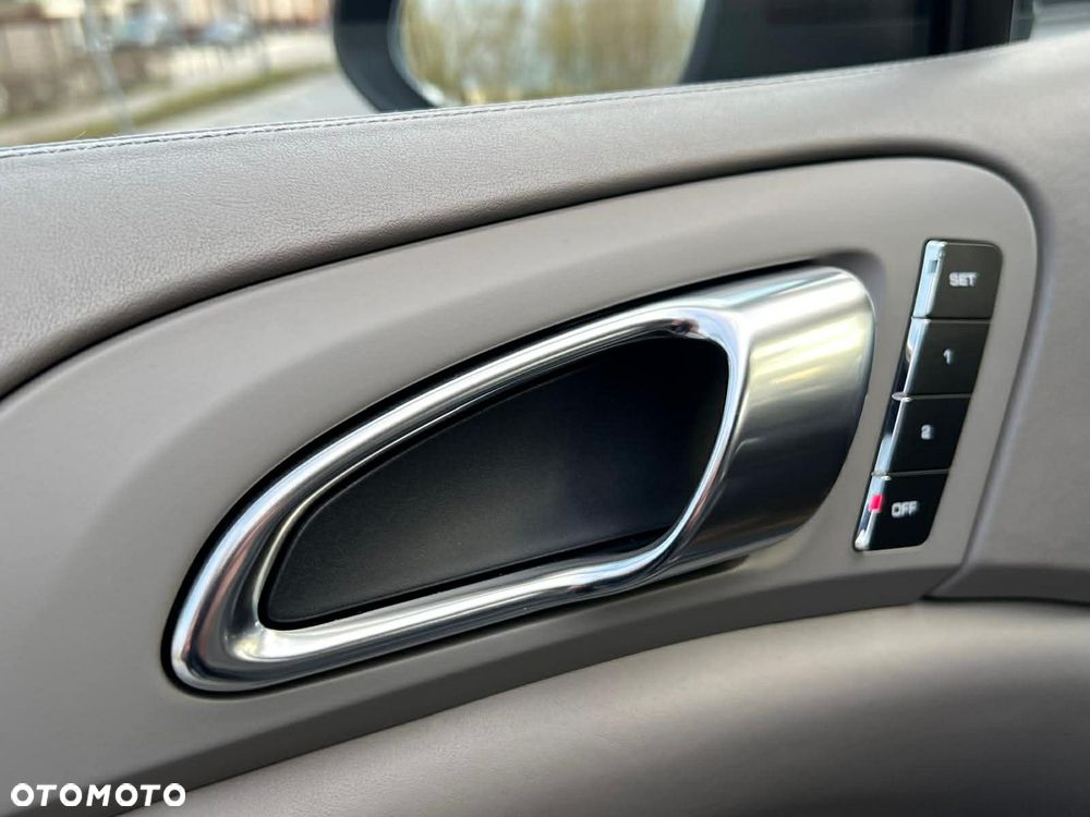 Porsche Cayenne Turbo Tiptronic S - 22