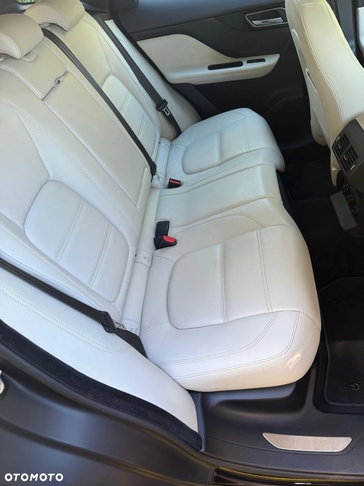 Jaguar F-Pace 2.0 i4D AWD Prestige - 22