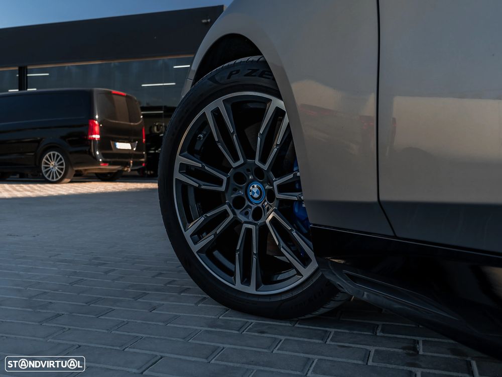 BMW i5 Touring eDrive40 - 43