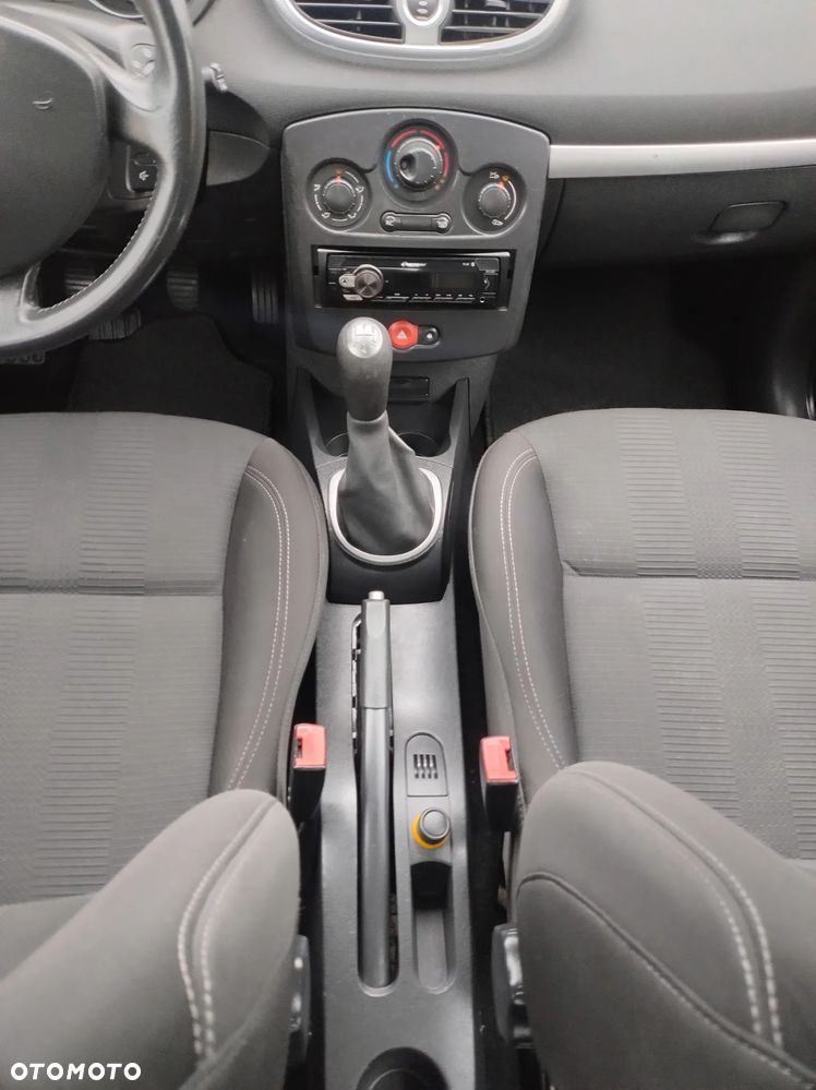 Renault Clio 1.2 16V 75 Dynamique - 23