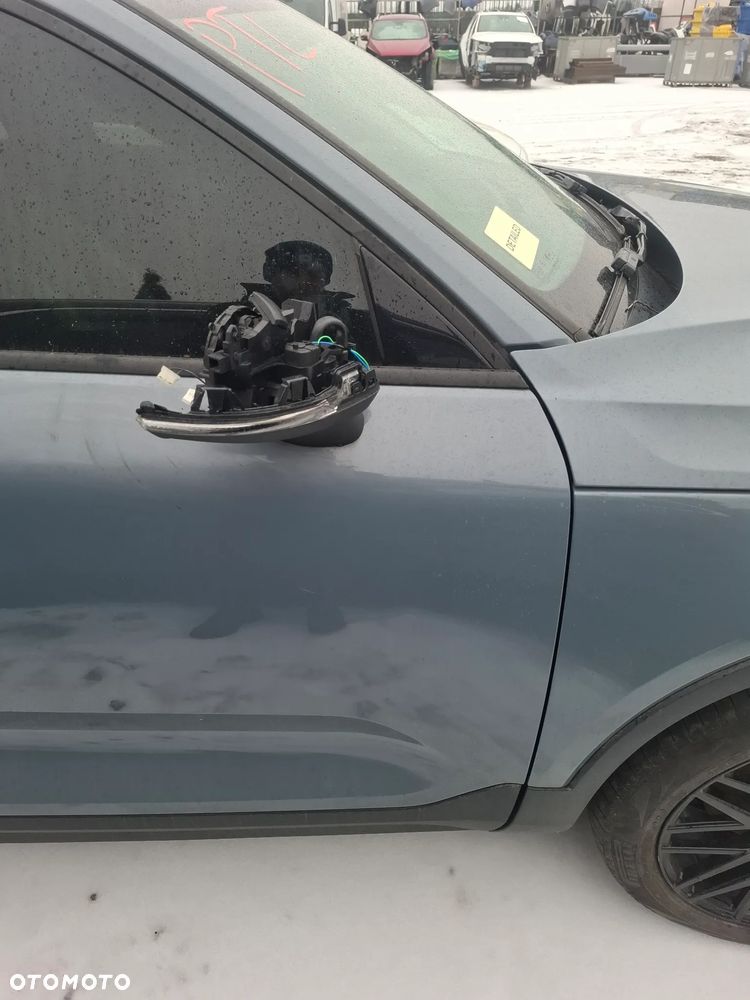 Volvo XC40 Zderzak przód 4 PDC kod lakieru 728 - 19