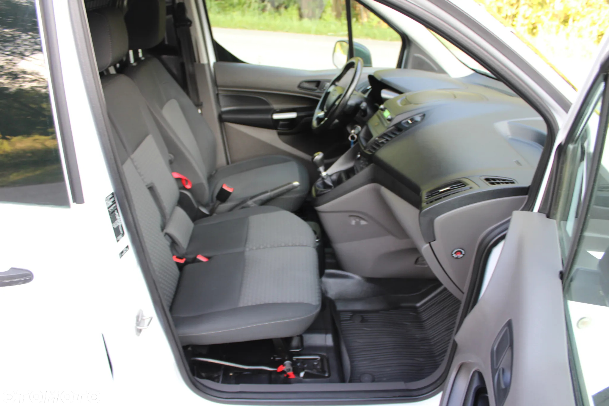 Ford TRANSIT CONNECT - 21