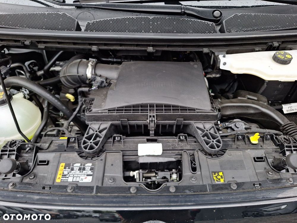 Volkswagen Caravelle - 27