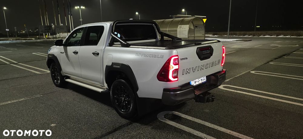 Toyota Hilux 2.8 D-4D Double Cab Invincible 4x4 - 5