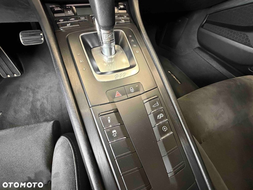 Porsche 911 Carrera 4 GTS PDK - 19