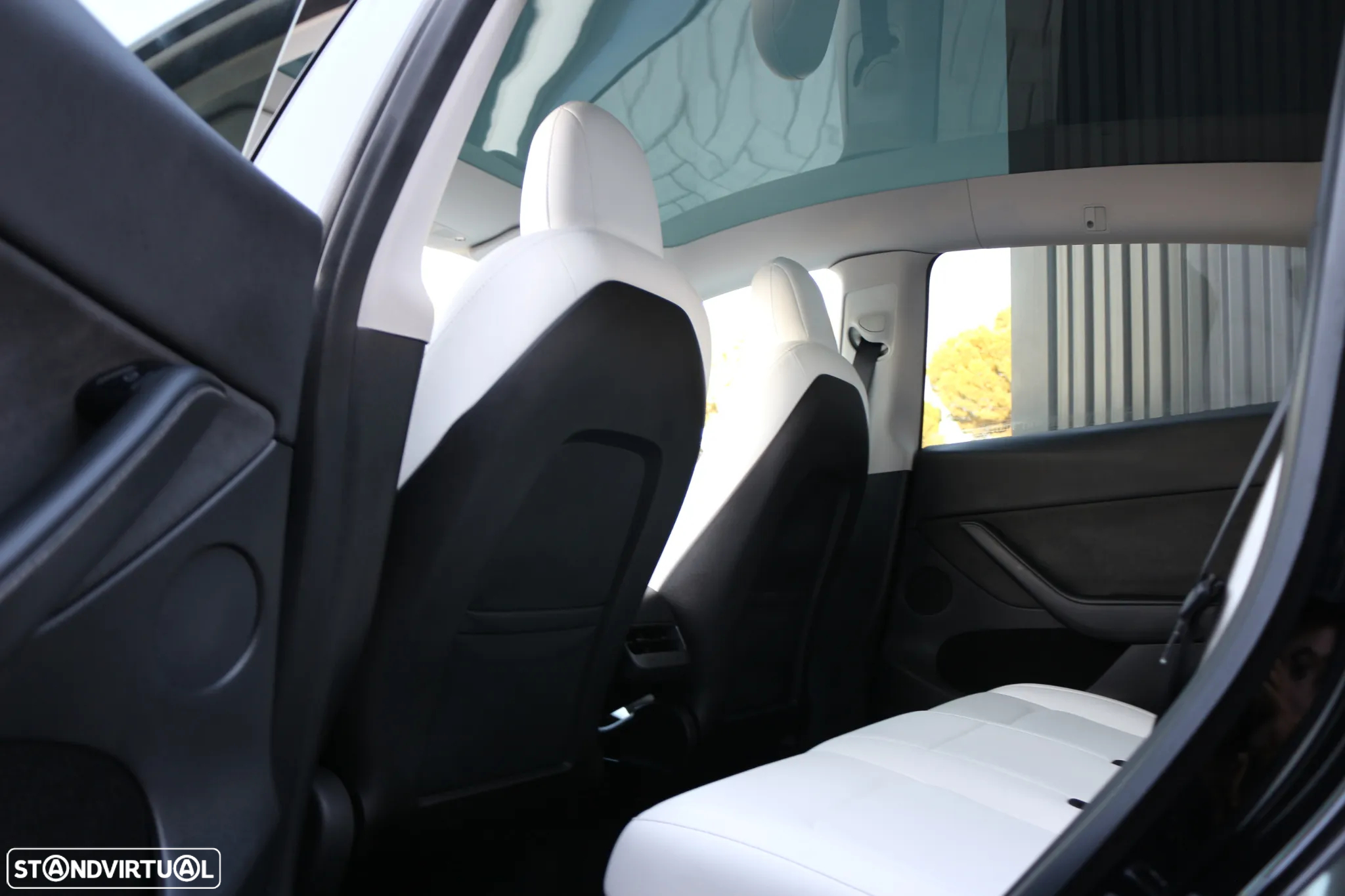 Tesla Model Y Long Range Dual Motor AWD - 17