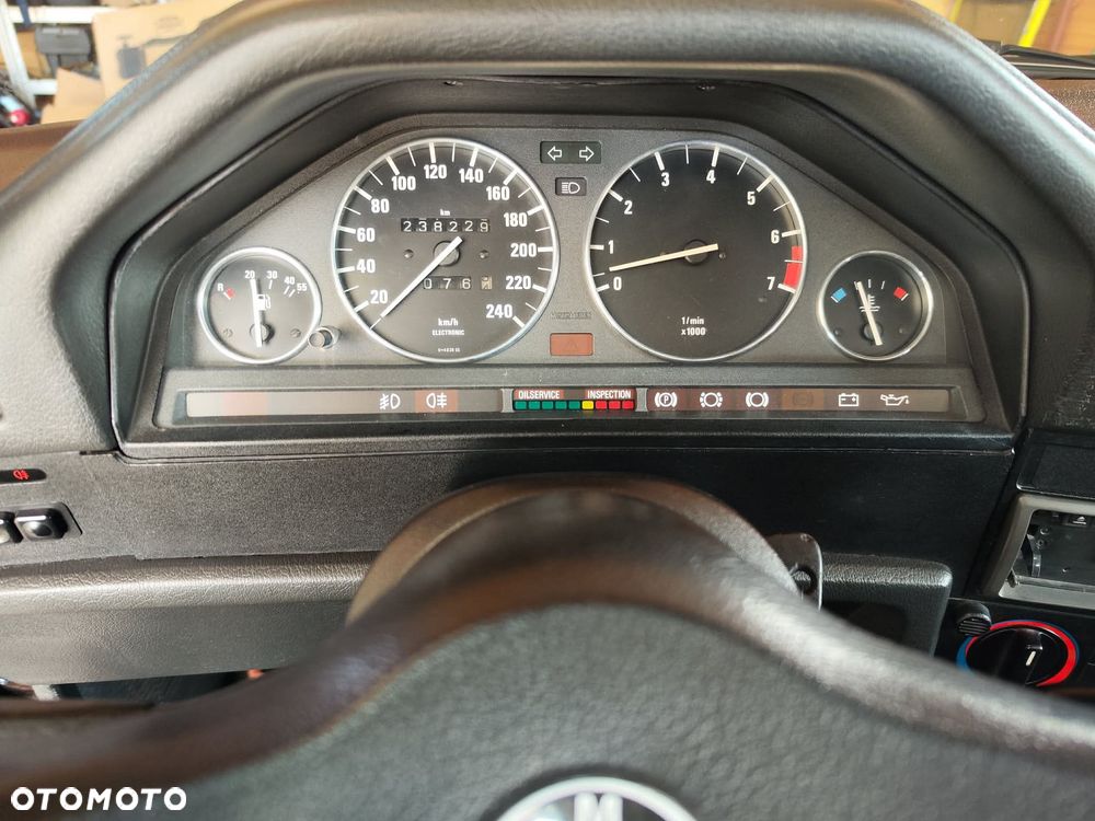 BMW Seria 3 325i - 26