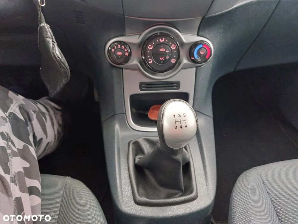 Ford Fiesta 1.25 Champions Edition - 21