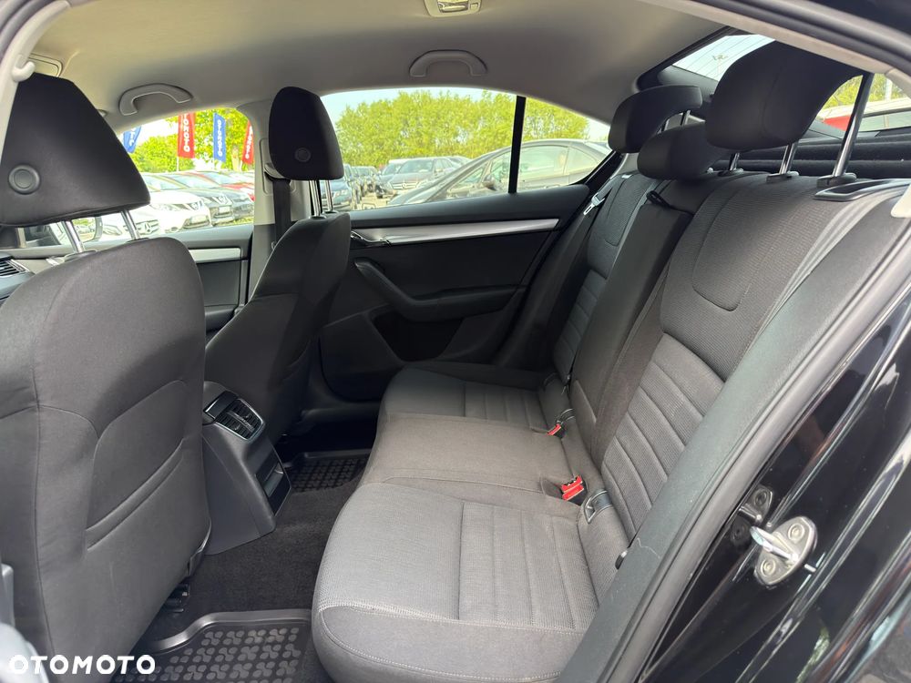Skoda Octavia 2.0 TDI Style DSG - 23
