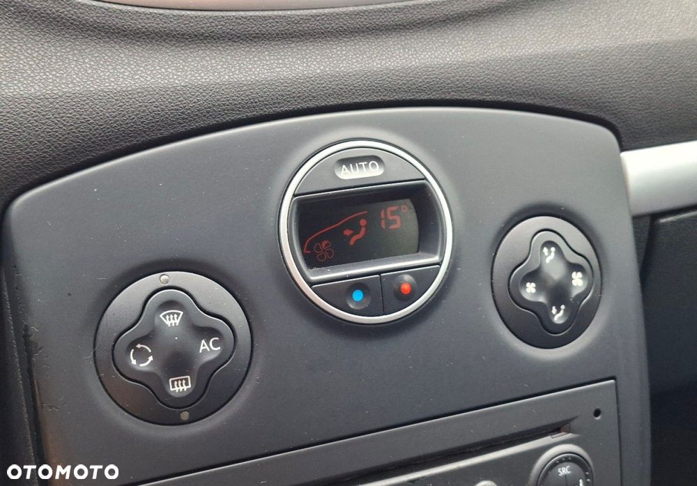 Renault Clio - 25