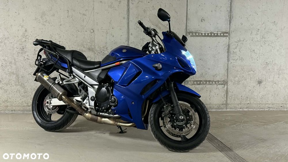 Suzuki GSX - 3