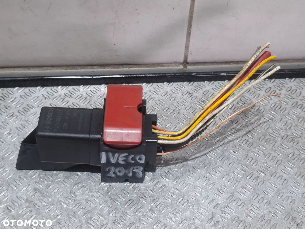 Przekaźnik świec żarowych Iveco Daily 2018 rok nr 0281003167 - 3