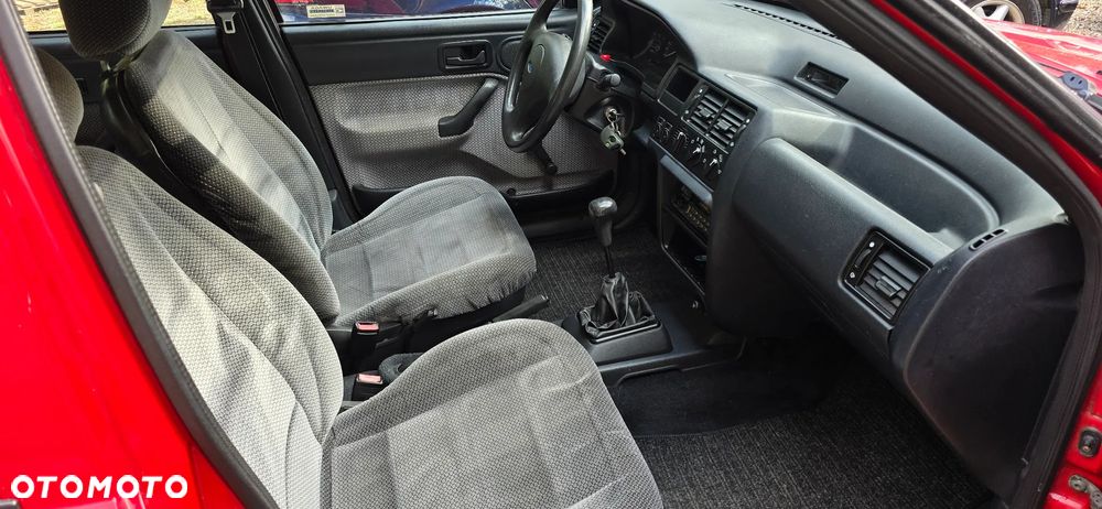 Ford Escort 1.3 CL - 10