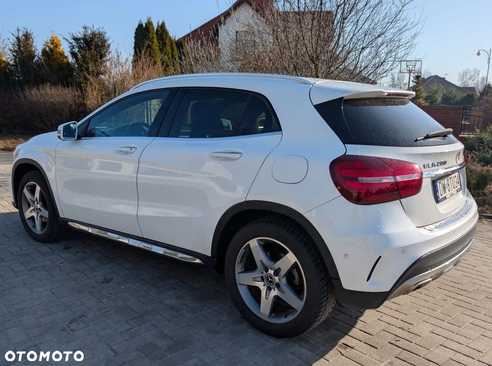 Mercedes-Benz GLA 200 7G-DCT AMG Line - 4