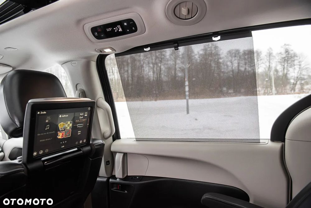 Chrysler Pacifica - 32