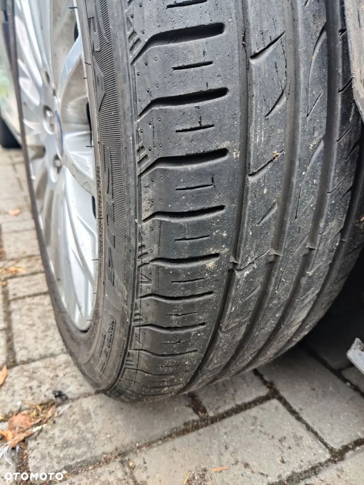 Ford Focus 1.0 EcoBoost Titanium - 9