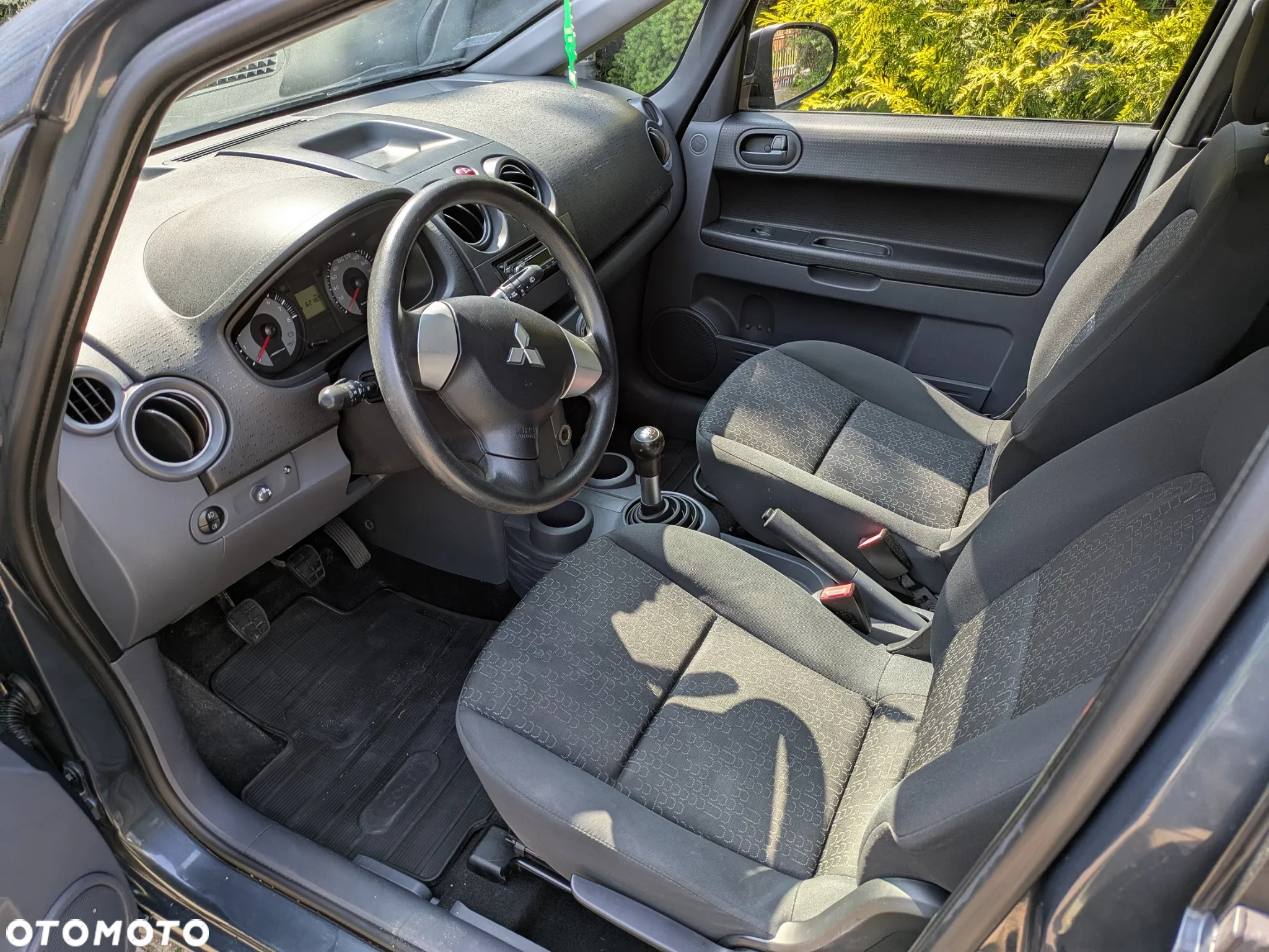 Mitsubishi Colt 1.3 Inform - 2