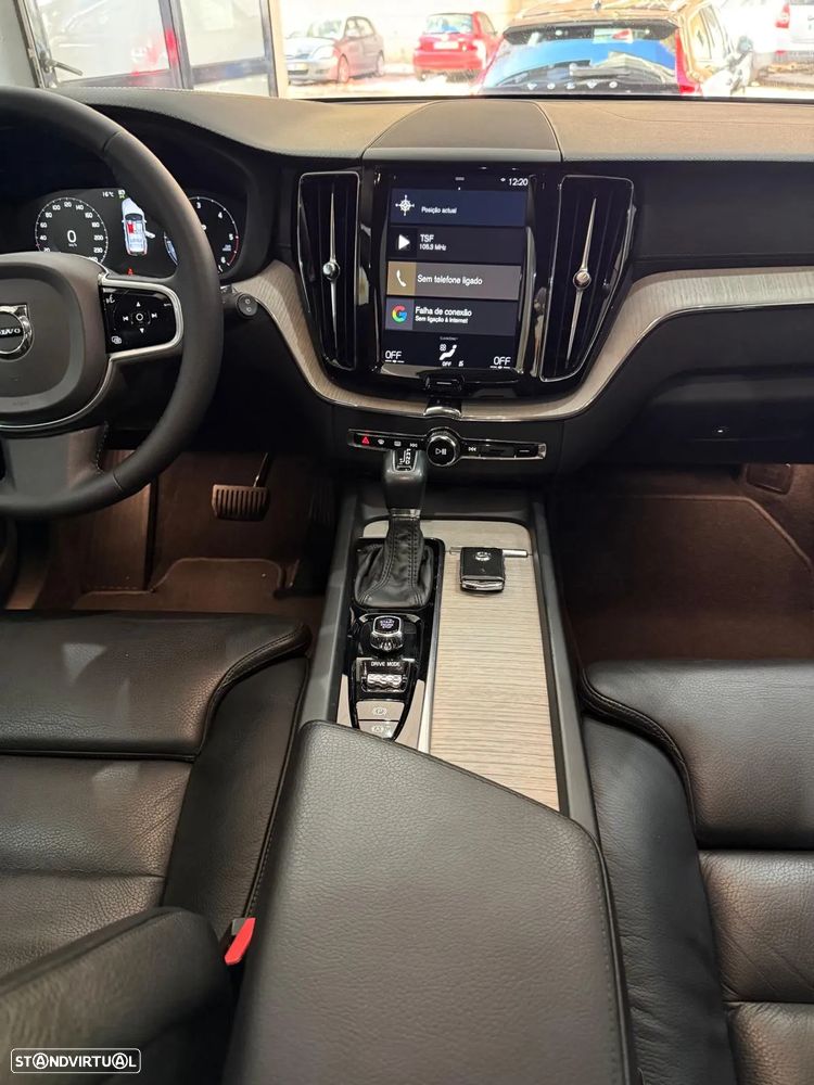 Volvo XC 60 2.0 D4 Inscription AWD Geartronic - 25