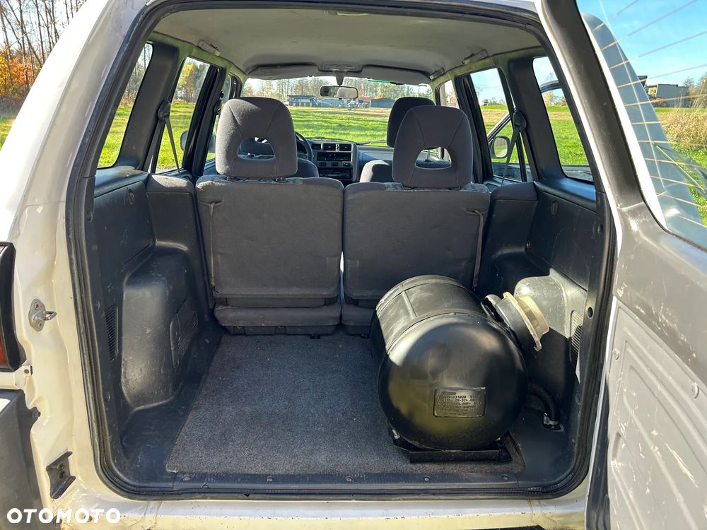 Toyota RAV4 2.0 - 12