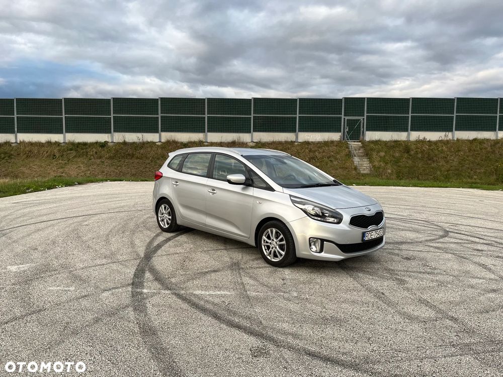 Kia Carens - 1