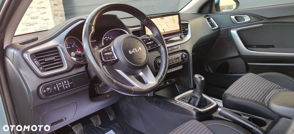 Kia Ceed ver-1-6-crdi-mhev-business-line - 17