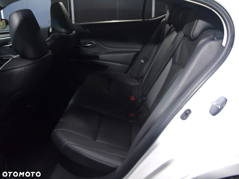 Lexus ES 300h Business Line - 9
