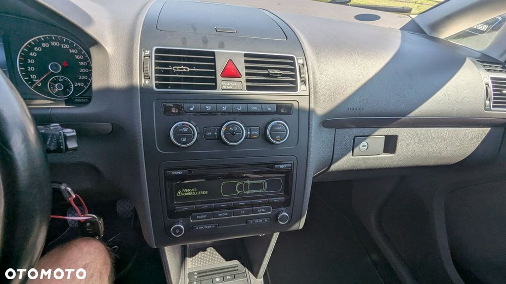 Volkswagen Touran - 16