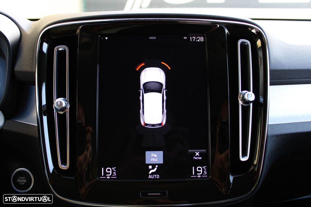 Volvo XC 40 1.5 T2 Momentum Plus - 35