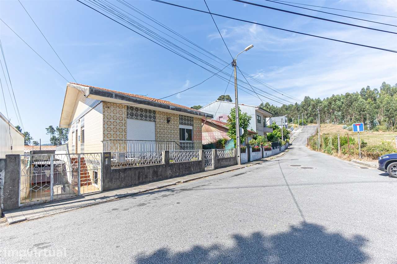 Moradia Bifamiliar T4 para Restauro em Alfena, Porto - Grande imagem: 2/23