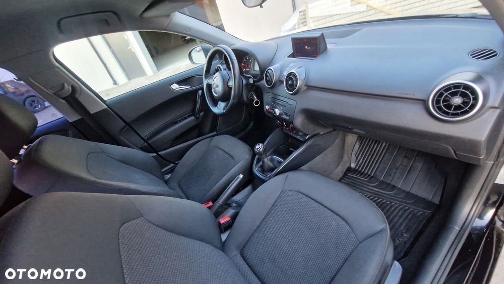 Audi A1 Sportback 1.6 TDI Attraction - 23