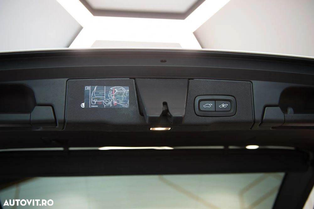 Volvo XC 60 Recharge T8 Twin Engine eAWD R-Design - 35