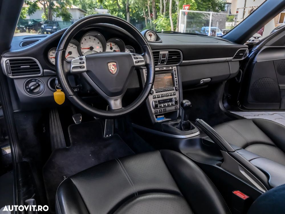 Porsche 911 Carrera 4 S Cabrio - 25