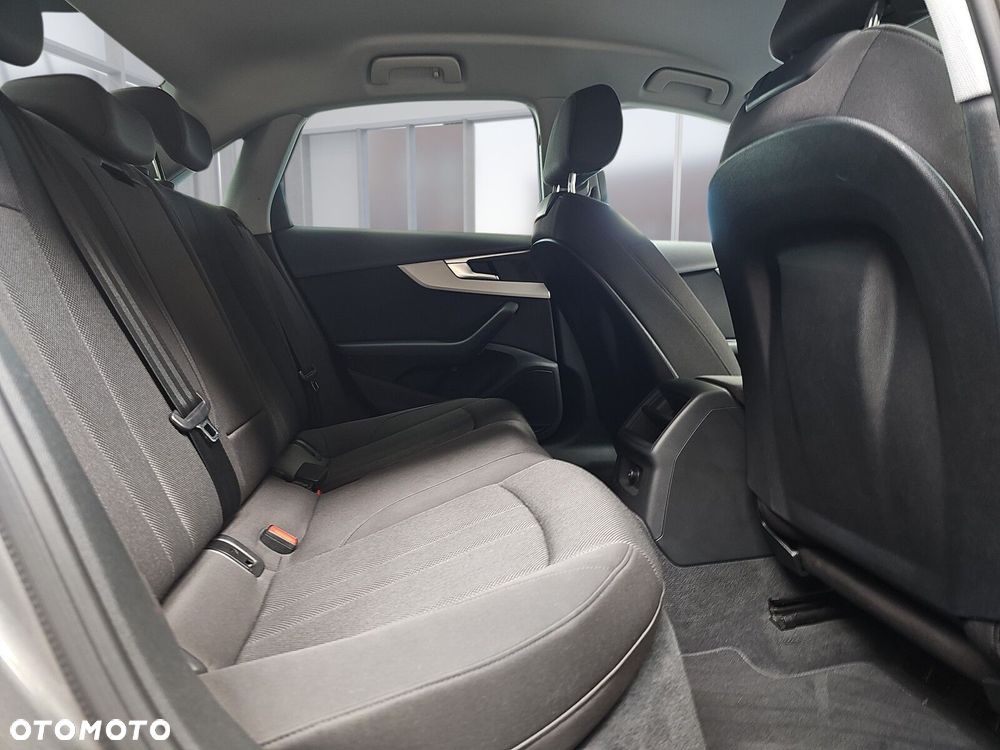 Audi A4 Limousine - 14