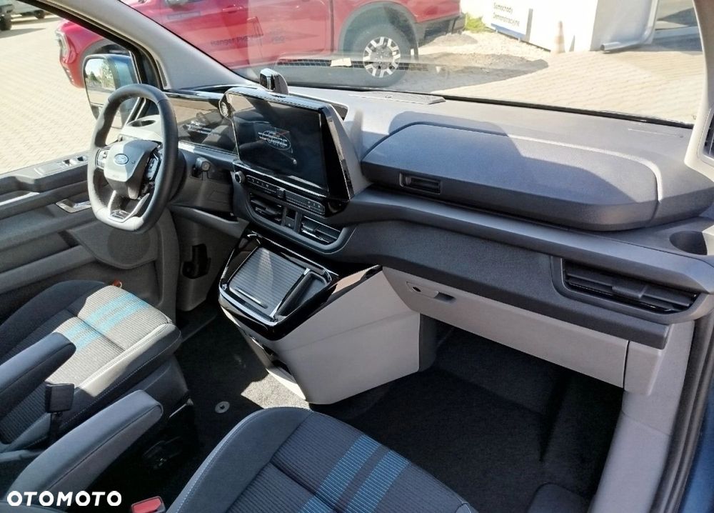 Ford Tourneo Custom - 11