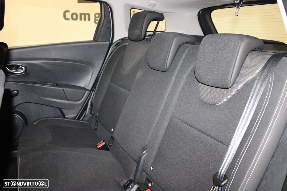Renault Clio - 32