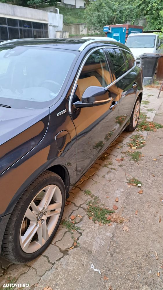 Volvo V60 D6 Plug-In-Hybrid AWD Geartronic Summum - 2
