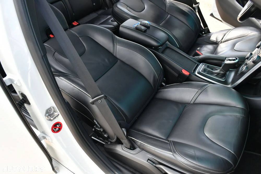 Volvo V40 D3 Geartronic RDesign - 20