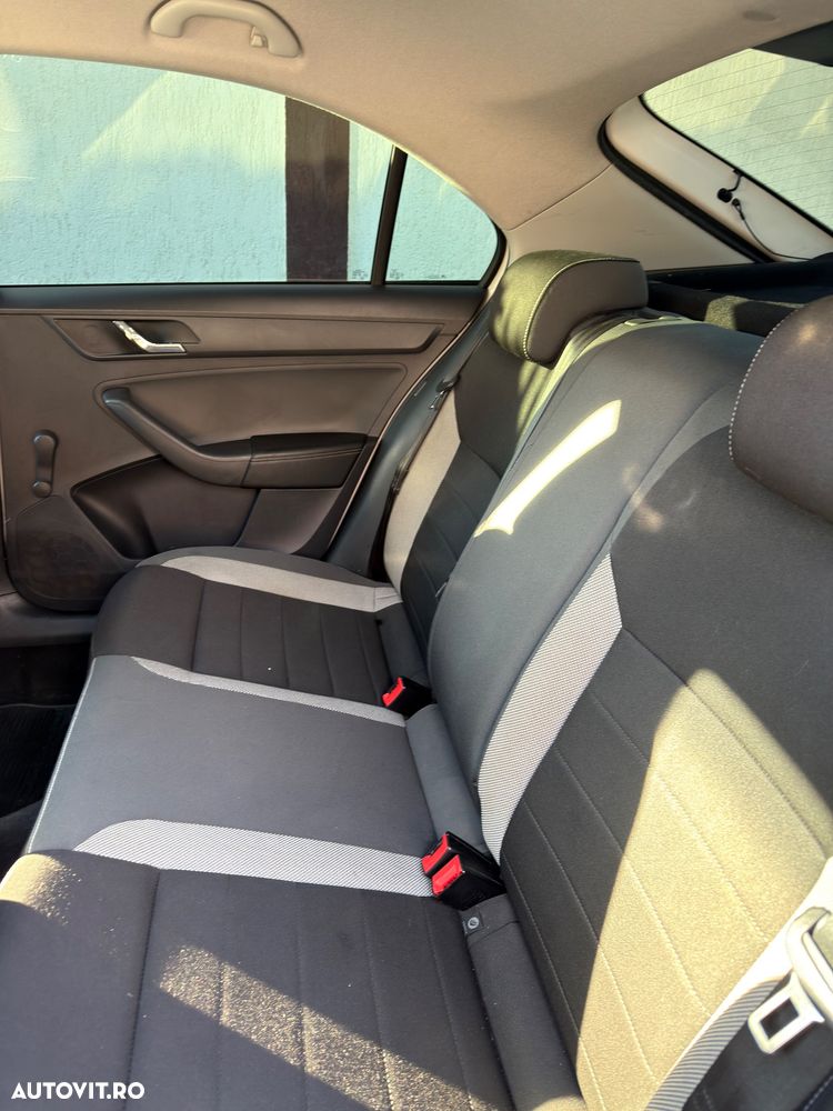 Skoda RAPID 1.2 TSI Style - 6